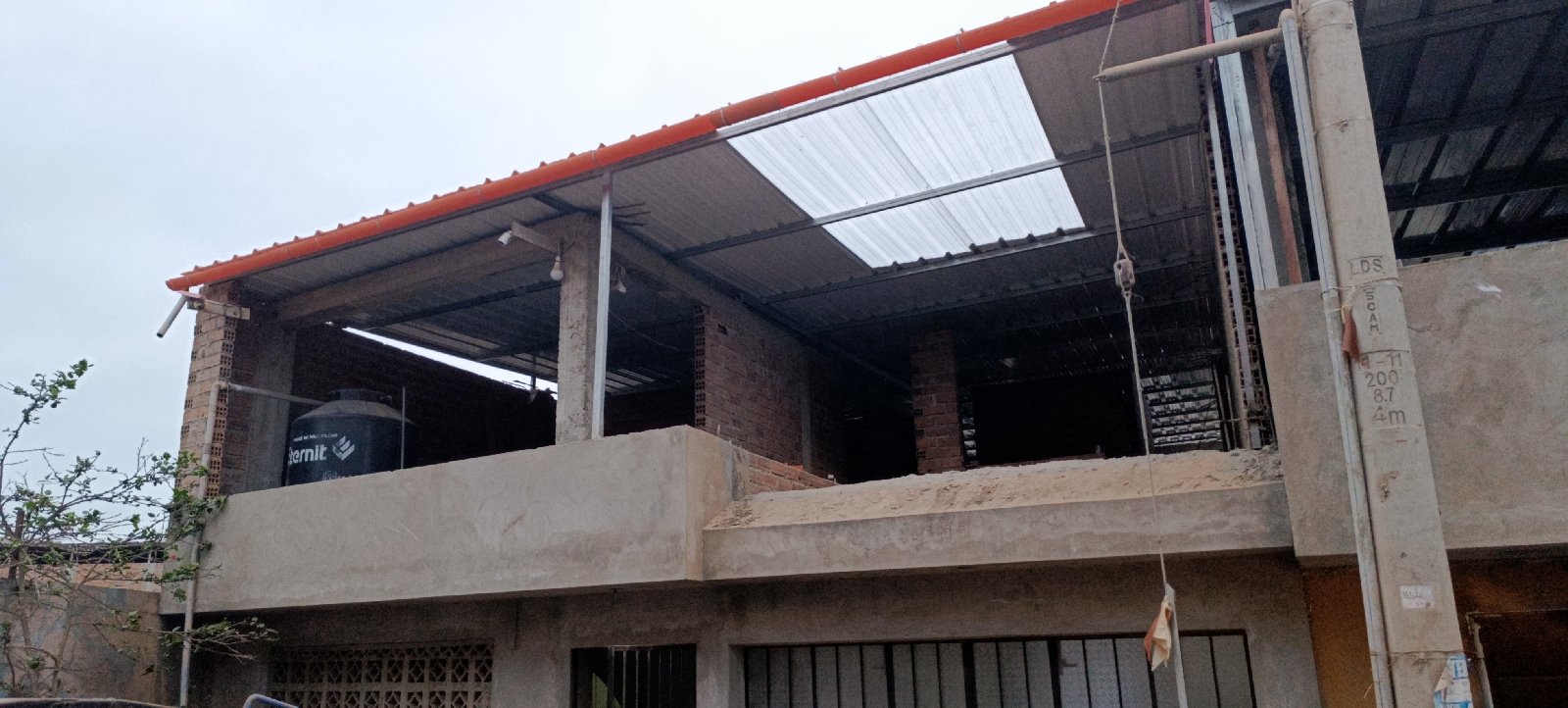 realizó techos en estructura de metsl 3
