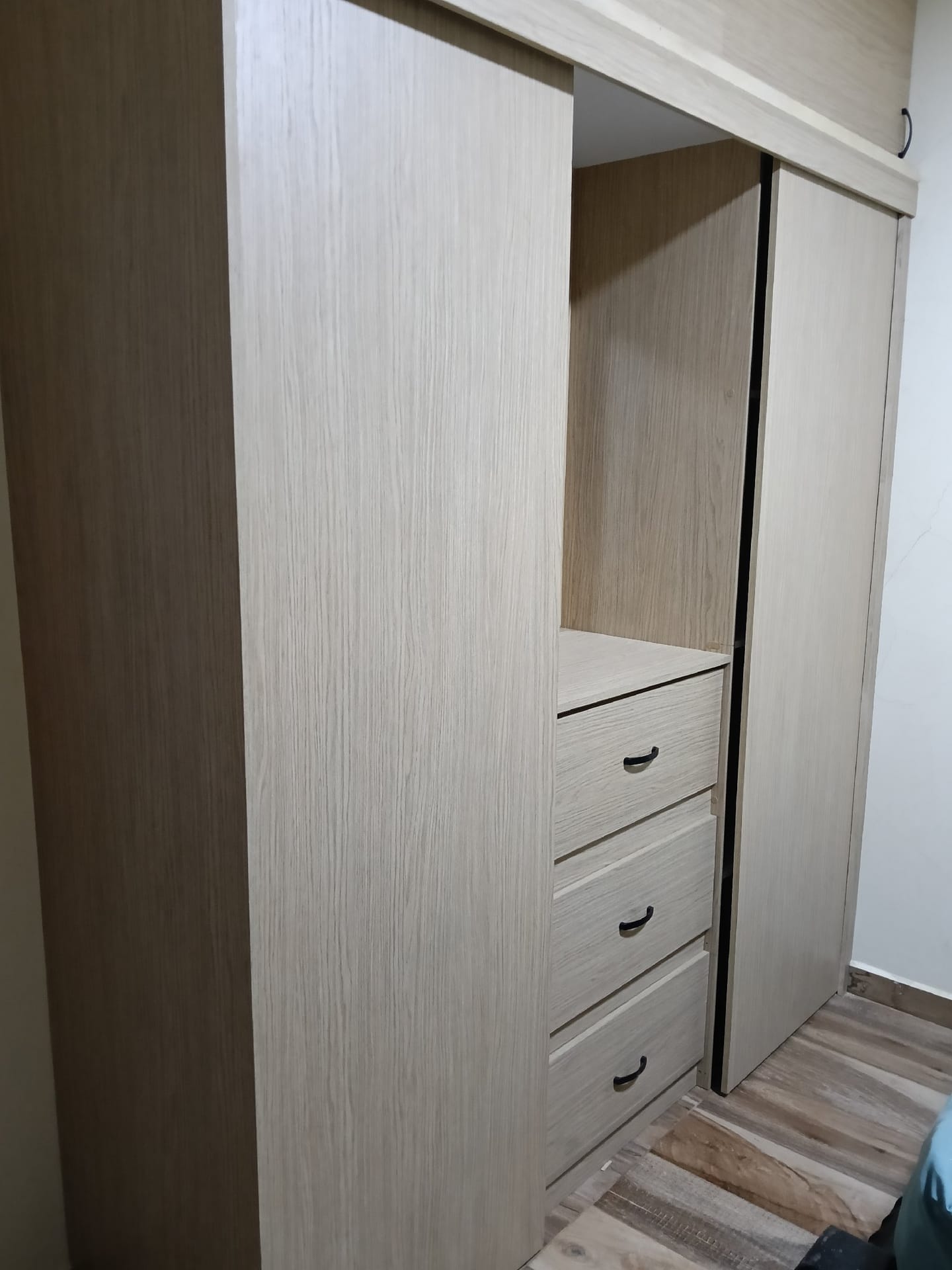 decoración en madera, espejos,pvc 1